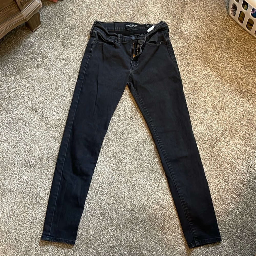 2/26 lucky brand jeans.